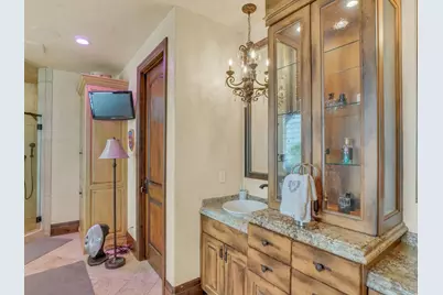 8283 S Bavarian Ct E, Cottonwood Heights, UT 84093 - Photo 26