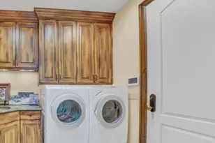 8283 S Bavarian Ct E, Cottonwood Heights, UT 84093 - Photo 20