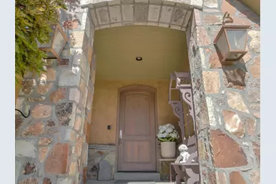 8283 S Bavarian Ct E, Cottonwood Heights, UT 84093 - Photo 54