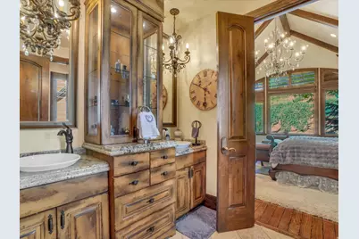 8283 S Bavarian Ct E, Cottonwood Heights, UT 84093 - Photo 30