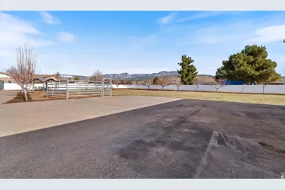 1488 W Diamond Dr, Saint George, UT 84770 - Photo 44