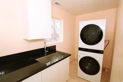 8068 S Twelve Dr, Sandy, UT 84094 - Photo 14