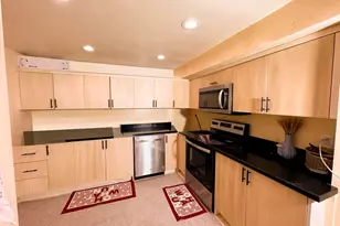 8068 S Twelve Dr, Sandy, UT 84094 - Photo 16