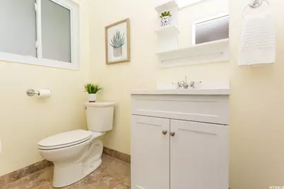 386 E 2100 S, Bountiful, UT 84010 - Photo 14
