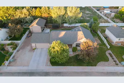 135 Constitution Dr, Roosevelt, UT 84066 - Photo 2