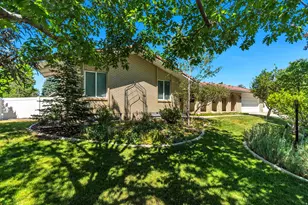 1602 Nicklaus Cir, Sandy, UT 84092 - Photo 2