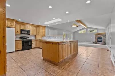 897 E Elm St, Layton, UT 84041 - Photo 6