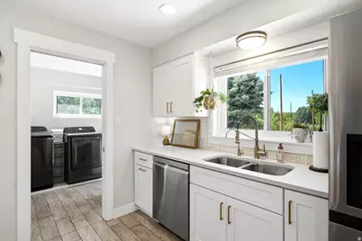 555 E Pages Ln, Centerville, UT 84014 - Photo 16