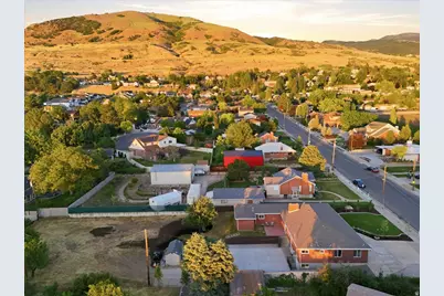 555 E Pages Ln, Centerville, UT 84014 - Photo 50
