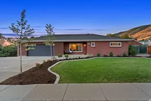 555 E Pages Ln, Centerville, UT 84014 - Photo 2