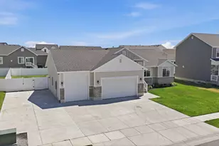 2467 W 3375 S, West Haven, UT 84401 - Photo 2