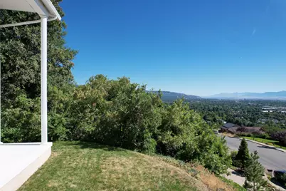 1398 N Oakridge Dr, Centerville, UT 84014 - Photo 4