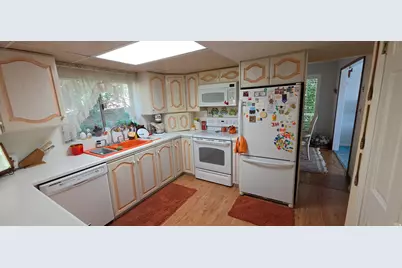 1398 N Oakridge Dr, Centerville, UT 84014 - Photo 10