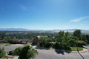 1398 N Oakridge Dr, Centerville, UT 84014 - Photo 2