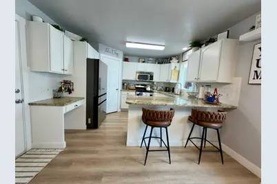 717 S 1100 E, Pleasant Grove, UT 84062 - Photo 2