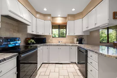 1584 S Sunset Oaks Dr, Salt Lake City, UT 84108 - Photo 12