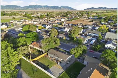 229 E Cherry St, Grantsville, UT 84029 - Photo 2