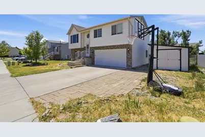 5335 S 4250 W, Roy, UT 84067 - Photo 2
