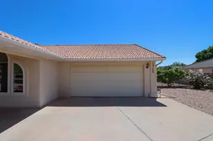 1740 Tamarisk Dr, Santa Clara, UT 84765 - Photo 12