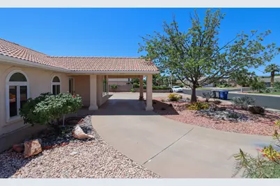 1740 Tamarisk Dr, Santa Clara, UT 84765 - Photo 16