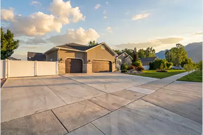 333 E Rosewood Park Ln, Draper, UT 84020 - Photo 2
