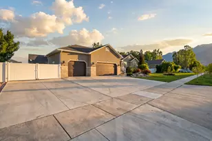 333 E Rosewood Park Ln, Draper, UT 84020 - Photo 2