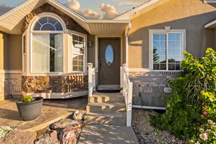 333 E Rosewood Park Ln, Draper, UT 84020 - Photo 4