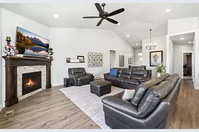 3051 W 725 N, Layton, UT 84041 - Photo 10