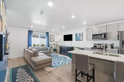 2806 N Fighting Falcon St, Layton, UT 84040 - Photo 8