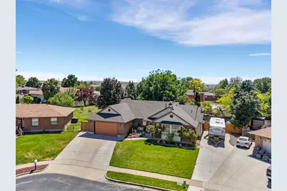 5558 S 400 W, Washington Terrace, UT 84405 - Photo 2