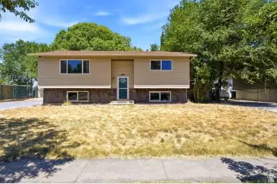 462 W 2225 S, Clearfield, UT 84015 - Photo 2