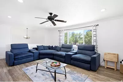 462 W 2225 S, Clearfield, UT 84015 - Photo 4