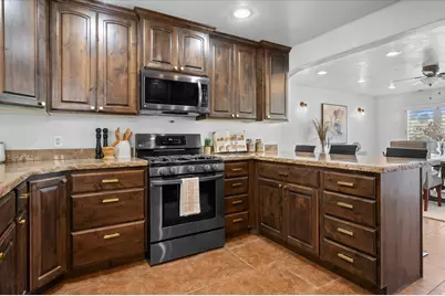 185 E South Weber Dr, South Weber, UT 84405 - Photo 18