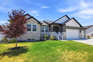 100 E Gilbert Peak Way, Eagle Mountain, UT 84005 - Photo 2