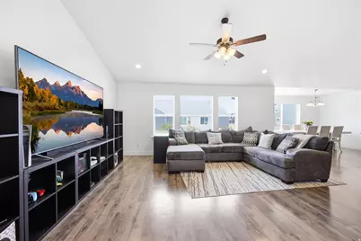 100 E Gilbert Peak Way, Eagle Mountain, UT 84005 - Photo 4