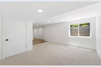 2154 E New Horizon Dr, Sandy, UT 84093 - Photo 38