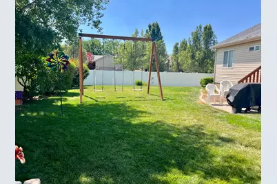 2581 W 1890 N, Clinton, UT 84015 - Photo 28
