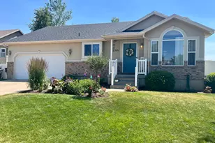 2581 W 1890 N, Clinton, UT 84015 - Photo 2