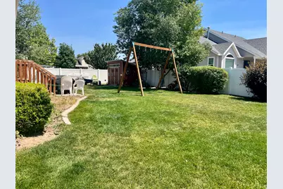 2581 W 1890 N, Clinton, UT 84015 - Photo 32