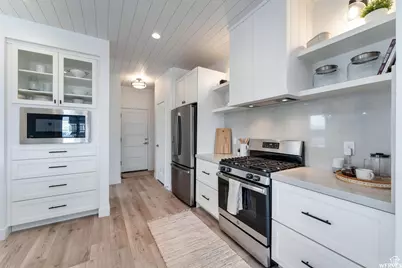 7576 S Clipper Hill Rd. W #401, West Jordan, UT 84081 - Photo 10