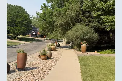 1927 E Bear Creek Dr S, Draper, UT 84020 - Photo 4
