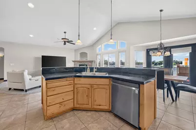 11372 S Via Arboles Ct W, South Jordan, UT 84095 - Photo 12