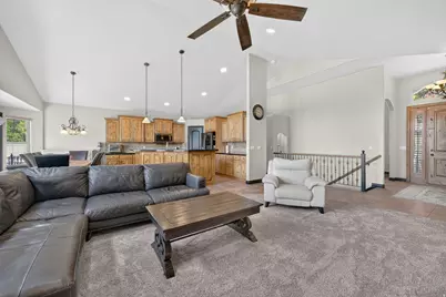 11372 S Via Arboles Ct W, South Jordan, UT 84095 - Photo 8