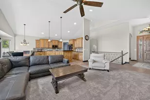 11372 S Via Arboles Ct W, South Jordan, UT 84095 - Photo 8