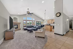11372 S Via Arboles Ct W, South Jordan, UT 84095 - Photo 6