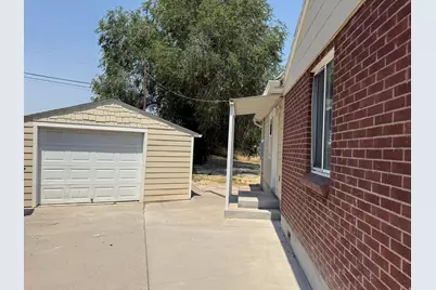 1068 S Glendale Cir W, Salt Lake City, UT 84104 - Photo 22