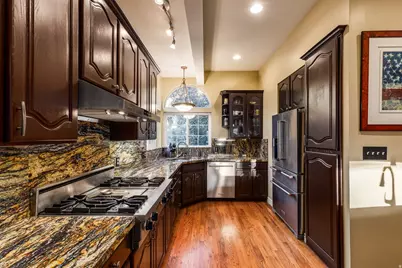 13 La Montagne Ln, Sandy, UT 84092 - Photo 2