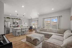4477 E Hurstbourne Dr, Eagle Mountain, UT 84005 - Photo 4