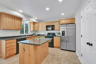 1764 W 5050 S, Roy, UT 84067 - Photo 8