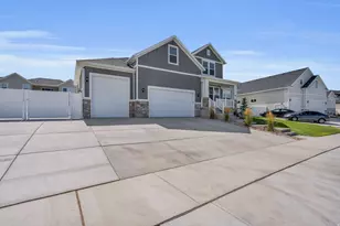 2873 S Puddle Ln, Saratoga Springs, UT 84045 - Photo 2